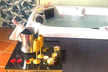 Gîte pour 2 personnes, avec piscine et terrasse à Verfeil