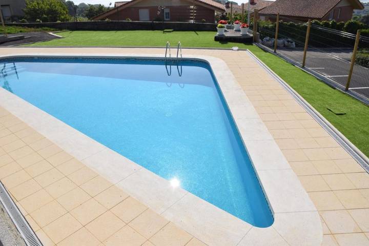 Apartamento de vacaciones para 3 personas, con vistas además de jardín y piscina en Cantabria - 2