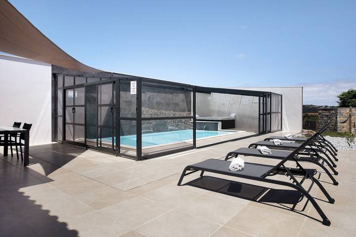Villa for 4 people, with Hot tub and Garden