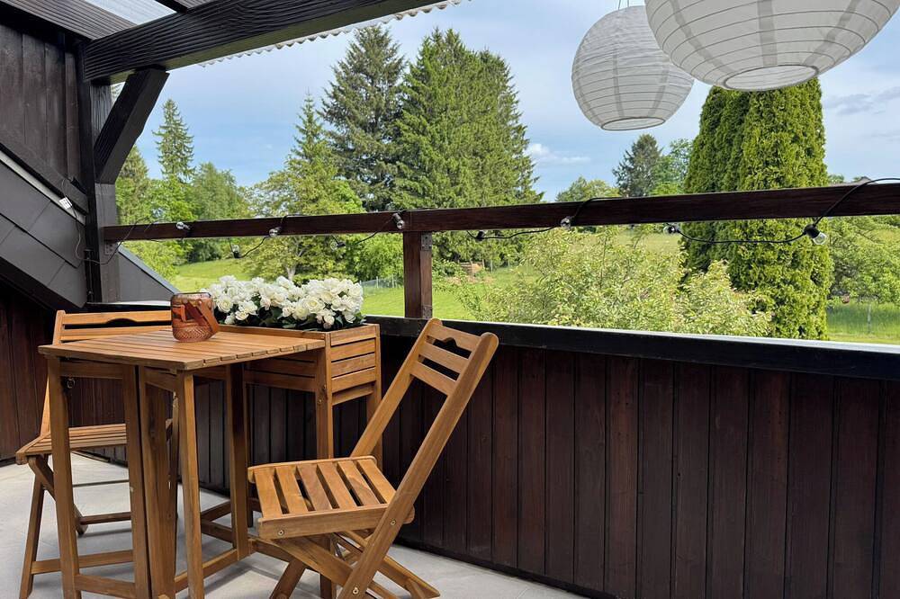 Ganze Wohnung, Schwarzwaldloge Dobel – stilvolle Ferienwohnung mit Balkon & Naturblick in Dobel, Nordschwarzwald