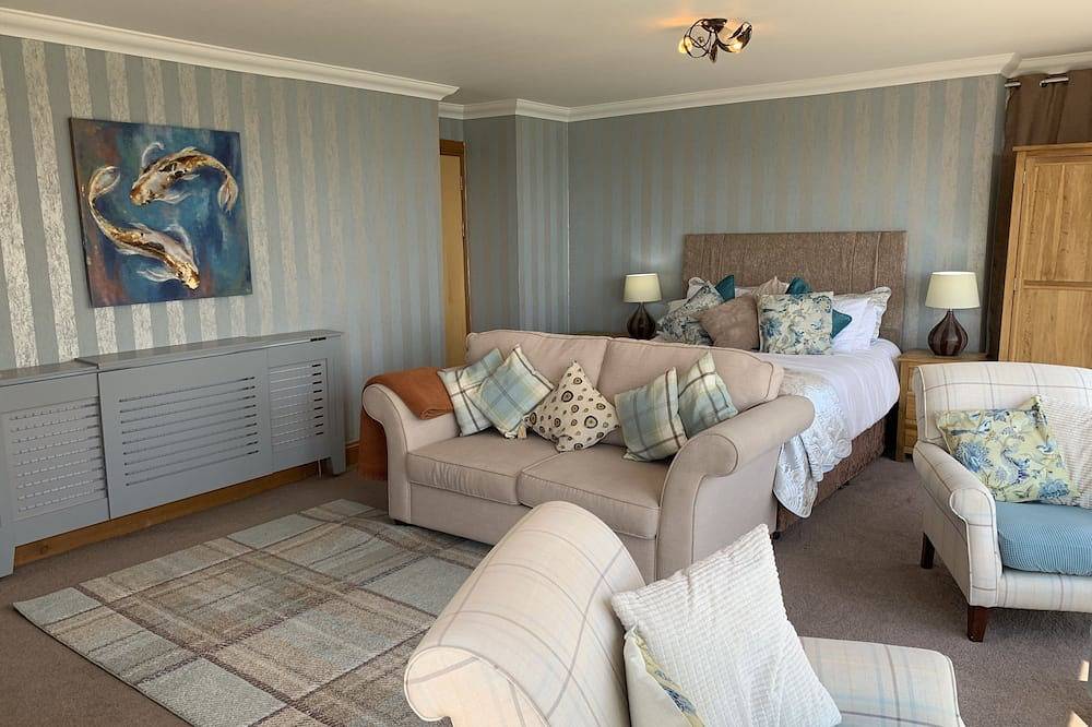 Secluded Seaview Cottage With Private Hot Tub in Isle of Bute, Argyll & Bute