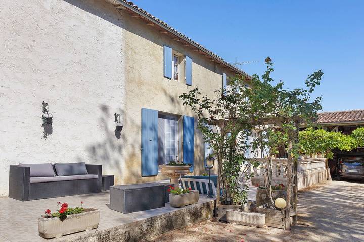 Chambre d’hôtes « Les Lauriers » avec terrasse partagée, jardin partagé et Wi-Fi in Antezant-la-Chapelle, Région de Saint-Jean-d'Angély