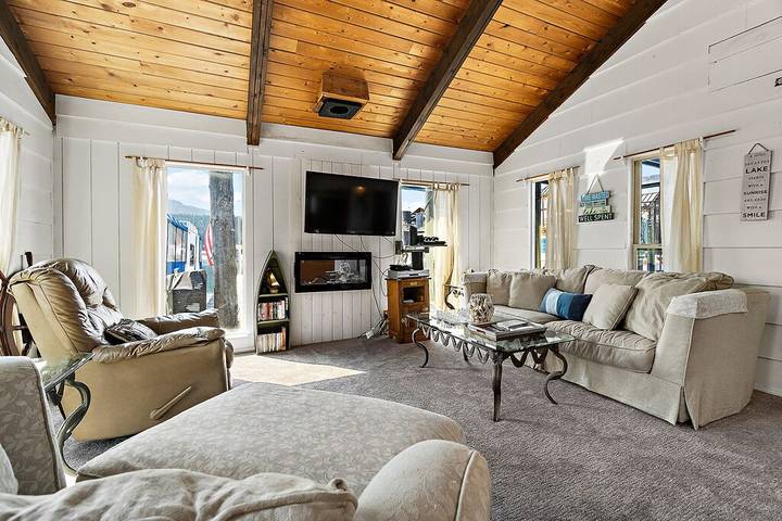 Vacation rental for 6 people, with balcony in Lake Pend Oreille