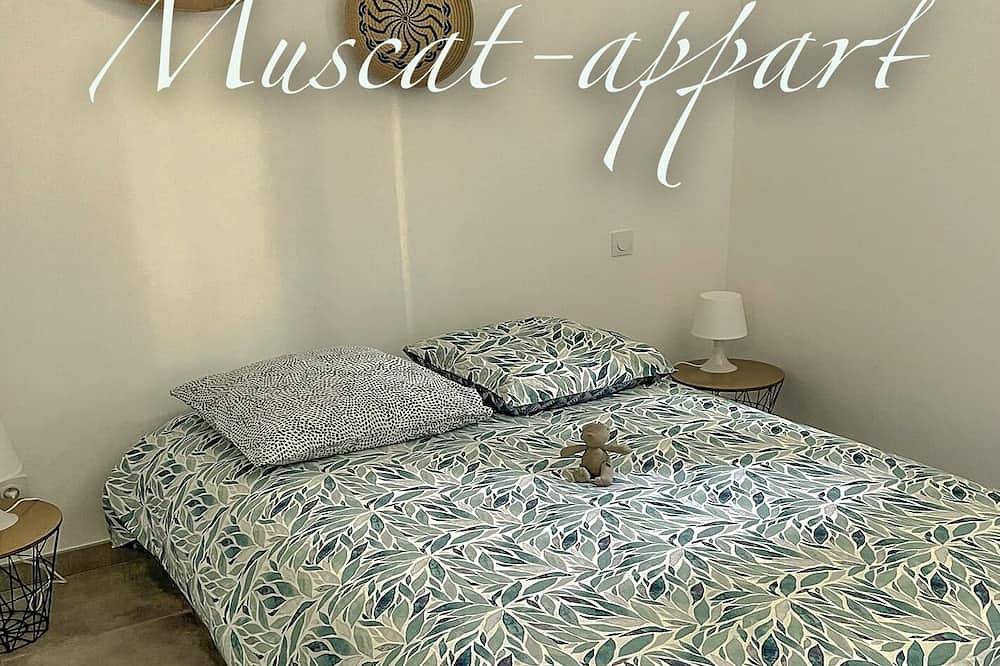 Entire apartment, 40m2 T2 apartment Small medieval village in the heart of the Roussillon vineyards in Baixas, Perpignan region