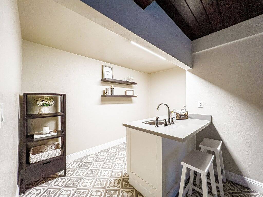 Home near Calistoga w/ heated pool & hot tub in Santa Rosa, California North Coast