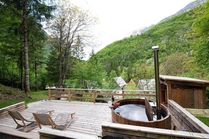 Location de vacances pour 2 personnes, avec terrasse ainsi que vue et jardin, animaux acceptés à Bovec - 3