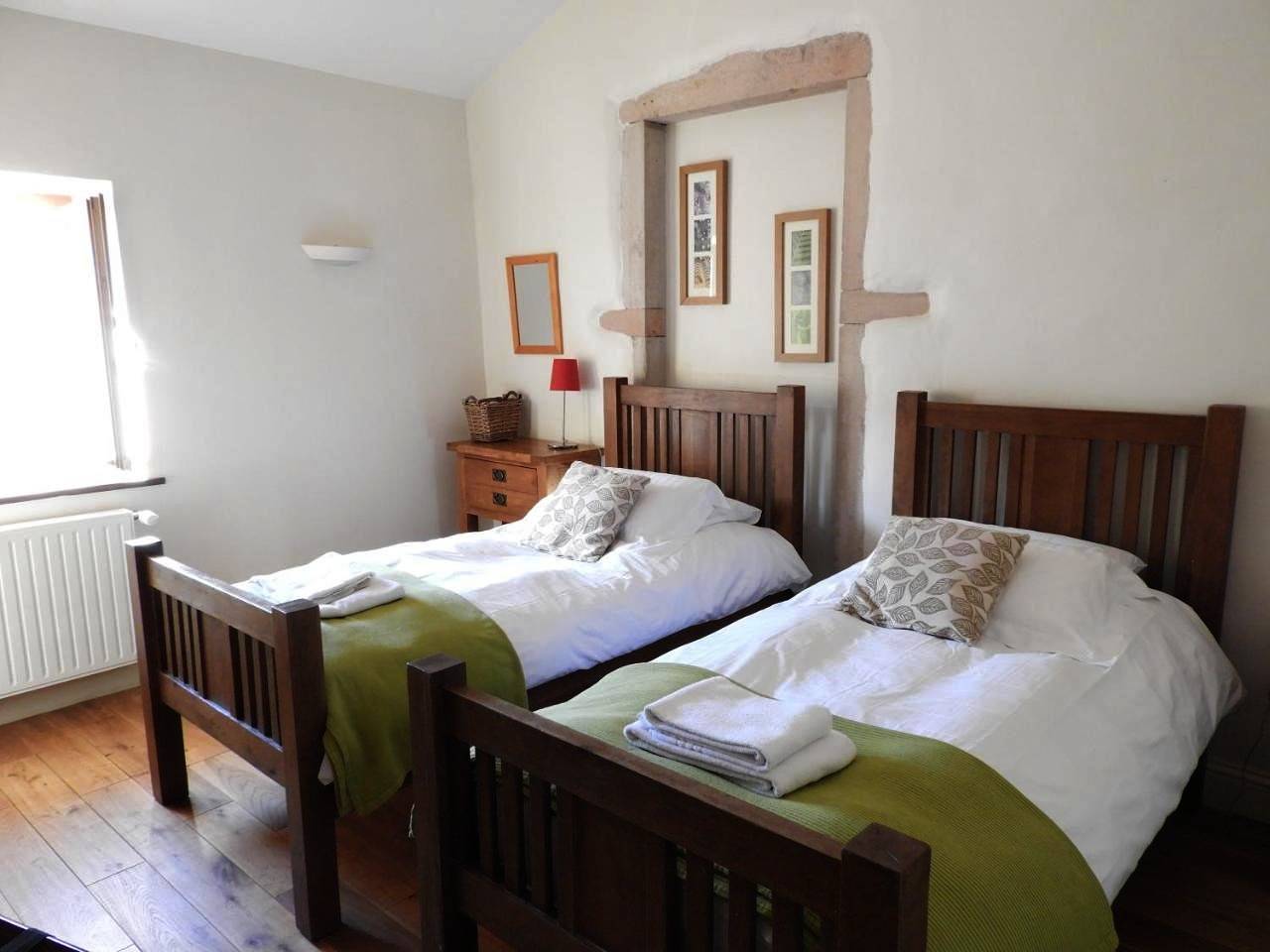 Two-Bedroom House in Vergisson, Région de Mâcon