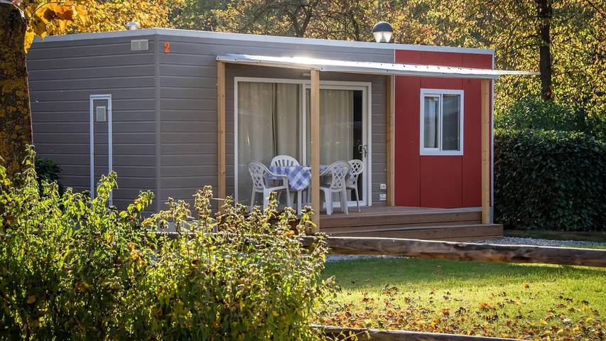 Appartamento per 4 persone, con piscina e terrazza nonché sauna e idromassaggio, con animali domestici ad Alba