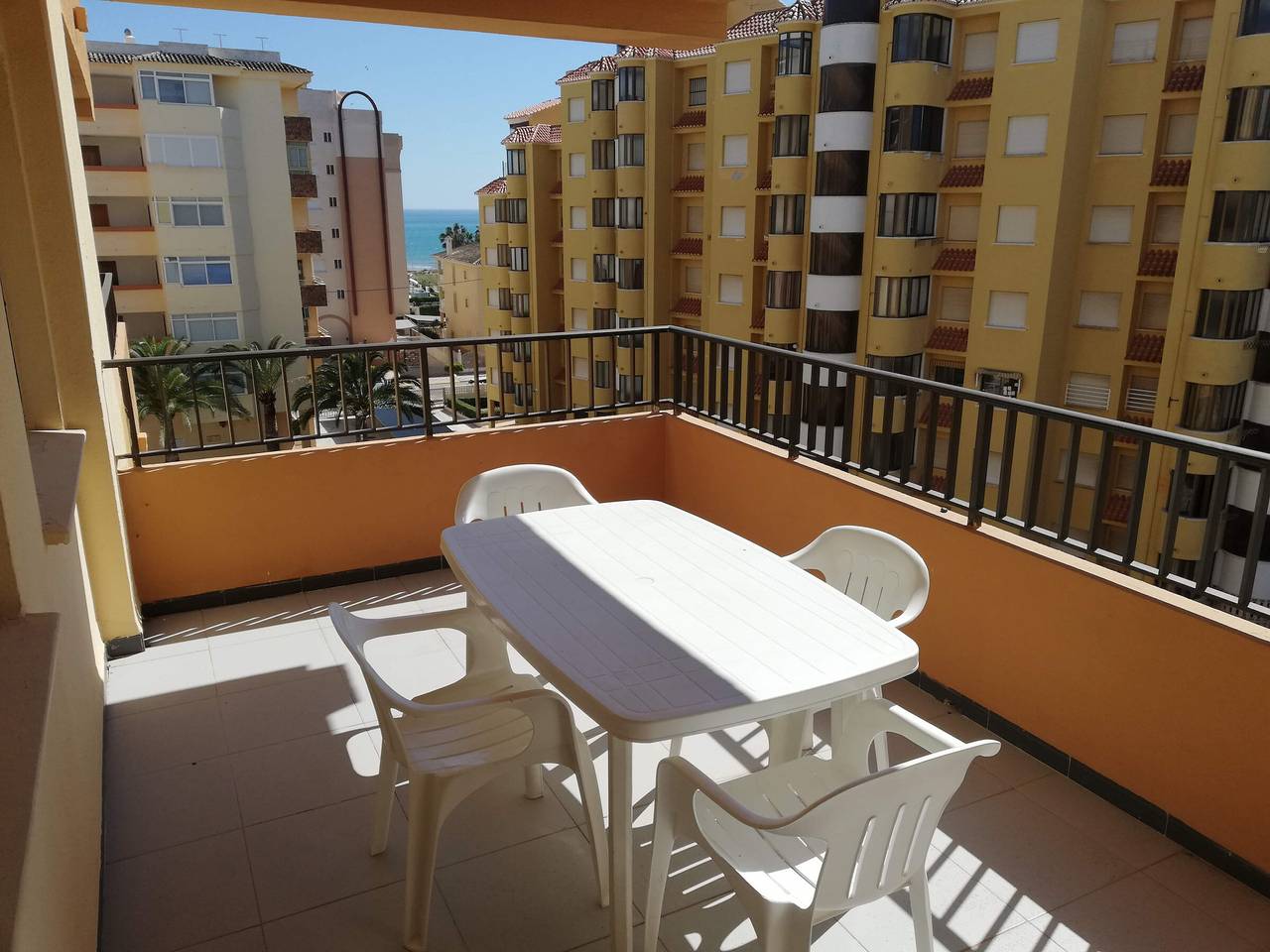 Entire apartment, Comfortable apartment in Xeraco with terrace in Playa Xeraco, Xeraco