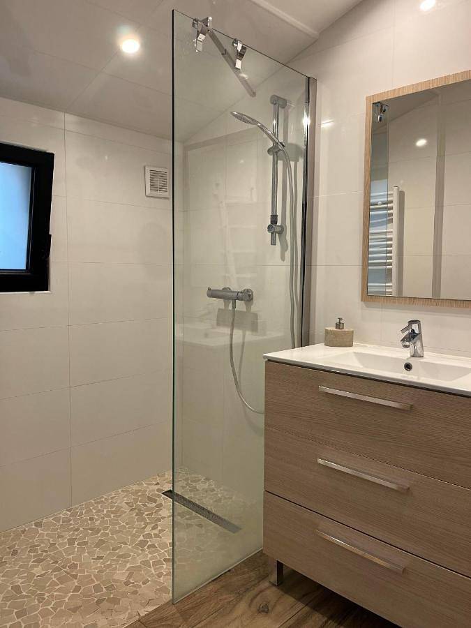 Gîte pour 2 personnes, avec vue ainsi que terrasse et jardin, animaux acceptés à Langrune-sur-Mer - 4