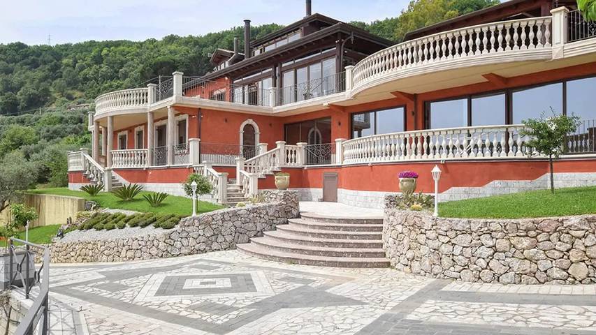 Ferienhaus für 12 Personen, mit Pool und Whirlpool sowie Terrasse und Sauna, mit Haustier - 1