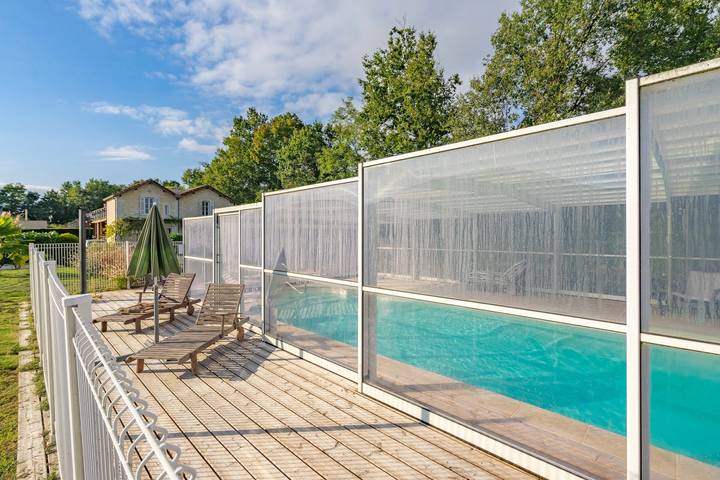 Apartamento entero, Apartamento 'Le Clos Du Champ De L'Amour - Fouras' con piscina privada, Wi-Fi y aire acondicionado in Saint-Simon-de-Bordes, Región de Jonzac