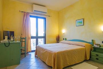 Gîte pour 2 personnes, avec piscine et balcon dans Orosei
