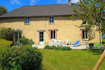 Gîte pour 7 personnes, avec jardin et terrasse à Saint-Georges-de-Bohon