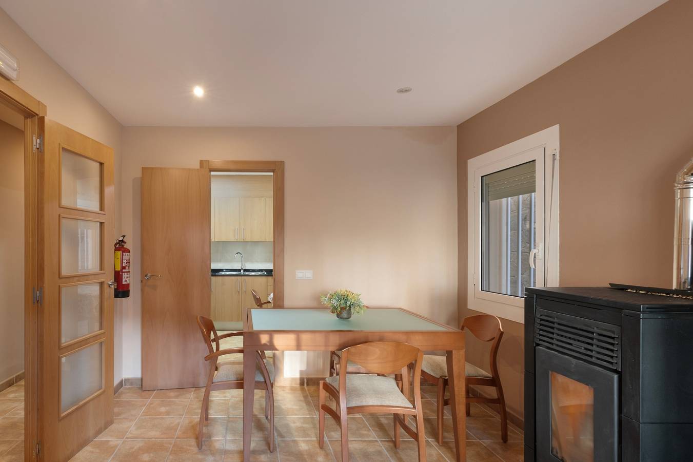 Apartamento entero, Apartamento 'Menvil' con vistas a la montaña, terraza privada y Wi-Fi in Serchs, Pirineo Catalan