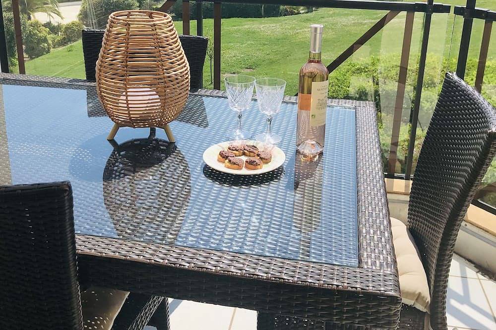 Ganze Wohnung, Large 2-room luxury apartment with swimming pool, tennis court, parking in Antibes, Cannes und Umgebung