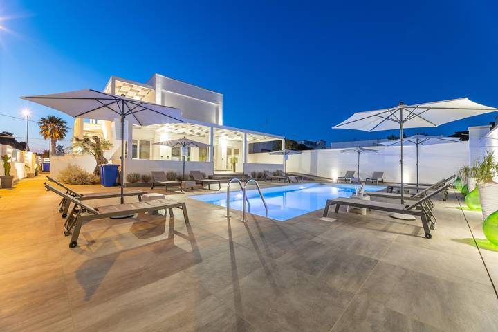 Appartamento per 4 persone, con piscina e balcone nonché balcone/terrazza in Racale