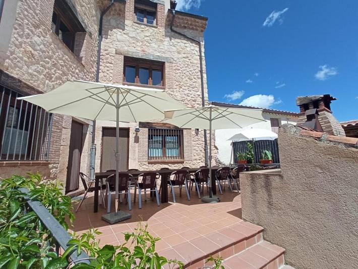 Casa rural para 28 personas, con terraza y vistas además de piscina y jardín, Se admiten mascotas en Campo de San Pedro