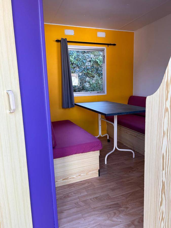 Camping pour 5 personnes, avec Terrasse ainsi que Jardin et Vue à Chauzon