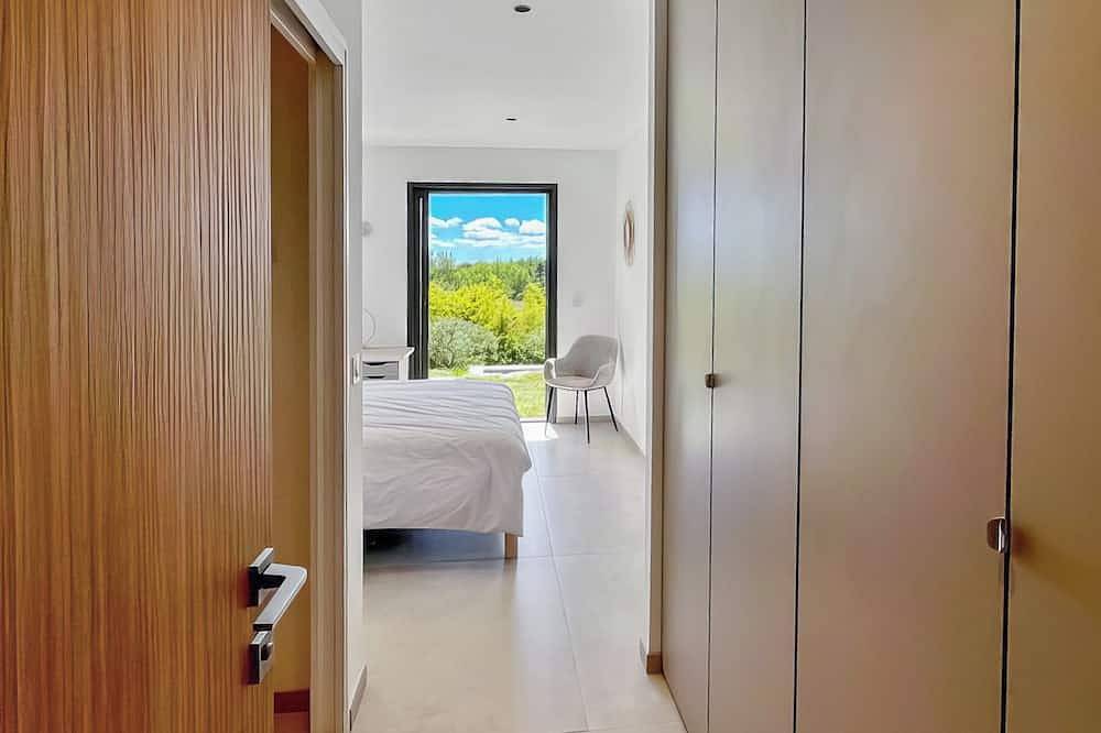 Prestigious city with view in Éguilles, Aix-en-Provence region