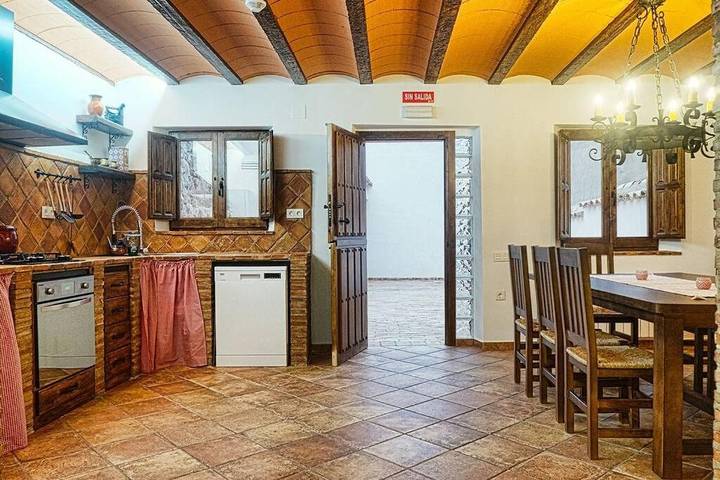Casa de vacaciones para 13 personas, con terraza y piscina en La Manchuela
