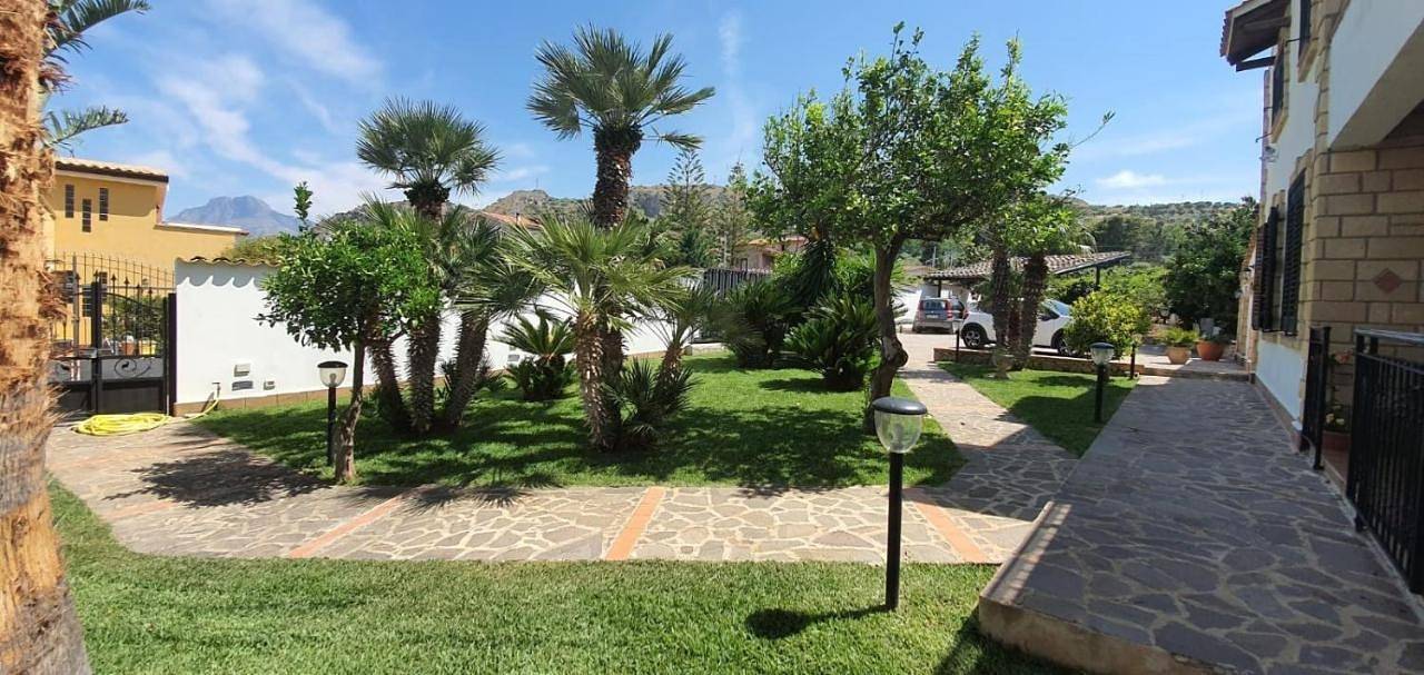 Appartamento intero, 25min da Cefalù e Palermo Piscina pvt, 4camere, 150m dal mare in Trabia, Provincia di Palermo