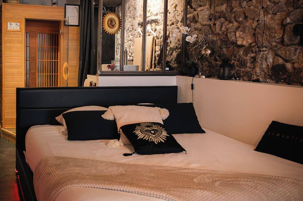 Entire apartment, Sweet Loft Grenoble-love Room Avec Jacuzzi & Sauna in Grenoble, Isère