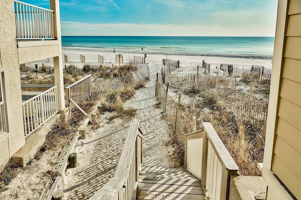 Ganze Wohnung, Direkt am Strand mit herrlicher Aussicht und King-Bed-Perfect Couples Getaway in der Seaside Area in Seagrove Beach, Emerald Coast