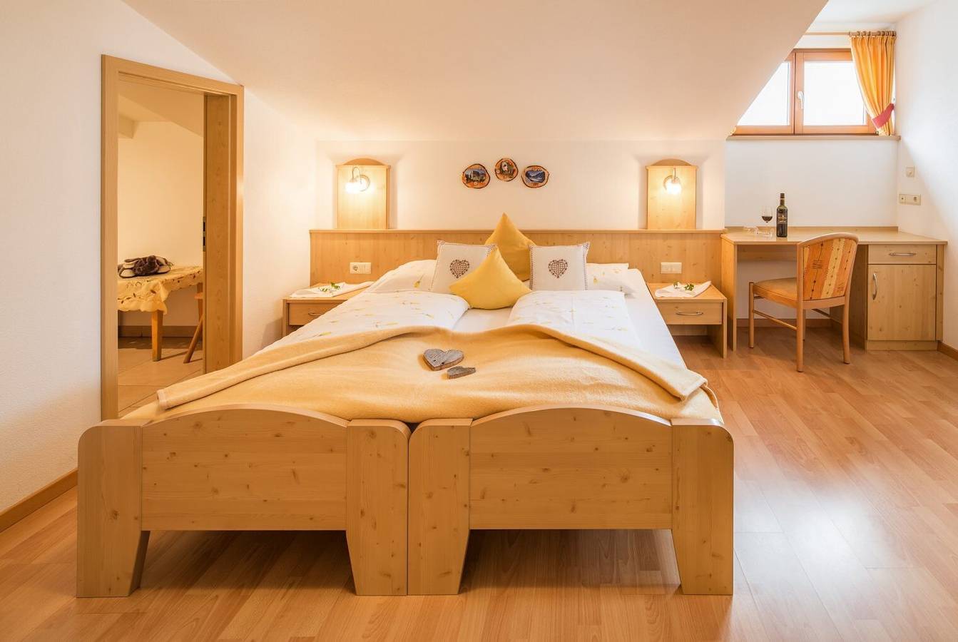 Ganze Wohnung, Ferienwohnung "Voppichlhof Alpenrose" mit Bergblick, Gemeinschaftsgarten und Wlan in San Giacomo, Ahrntal