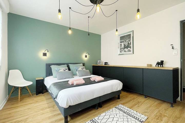 Appartement entier, Appartements 15 voyageurs, 5 ch. 8 lits avec sauna et garage privé in Reims, Marne