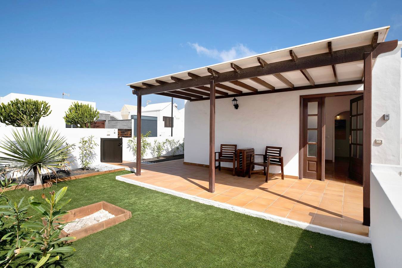 Casa de vacaciones "El Charco Azul" con piscina, terraza y Wi-Fi in Charco del Palo, Haría
