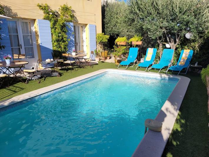 Gîte pour 4 personnes, avec jardin ainsi que piscine et terrasse
