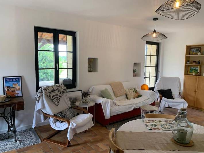 Location de vacances pour 9 personnes, avec piscine ainsi que terrasse et vue à Saint-Eutrope-de-Born