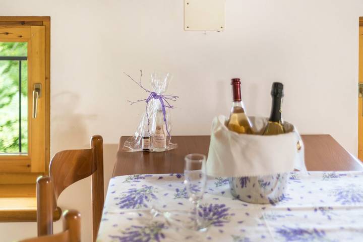 Appartamento intero, Appartamento "Agriturismo Colombare Teboi Bilo" con vista sulle montagne, piscina in comune e Wi-Fi in Lazise, Prealpi Gardesane