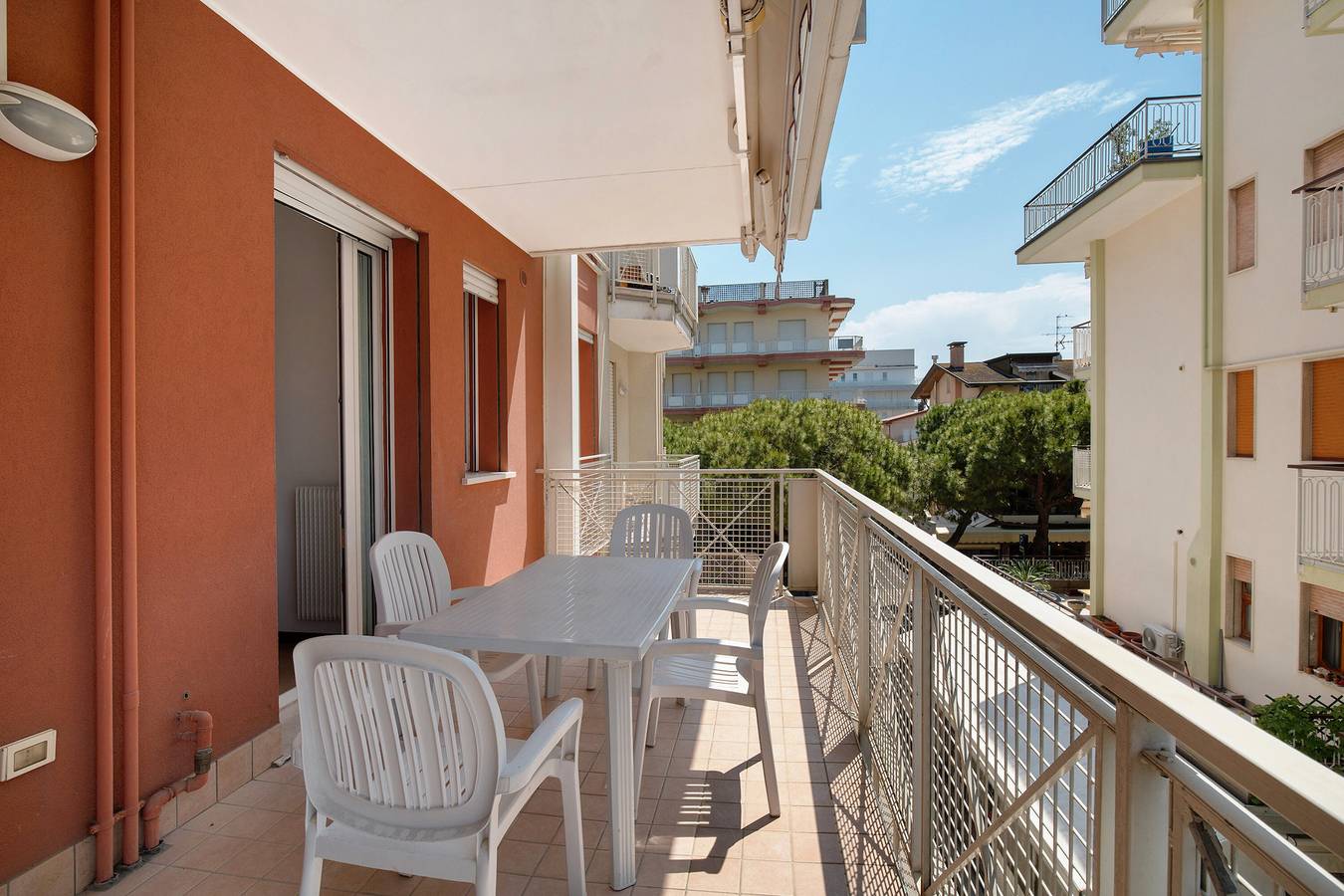 Apartamento entero, Apartamento 'San Paolo 07' con terraza privada y aire acondicionado in Lido di Jesolo, Jesolo