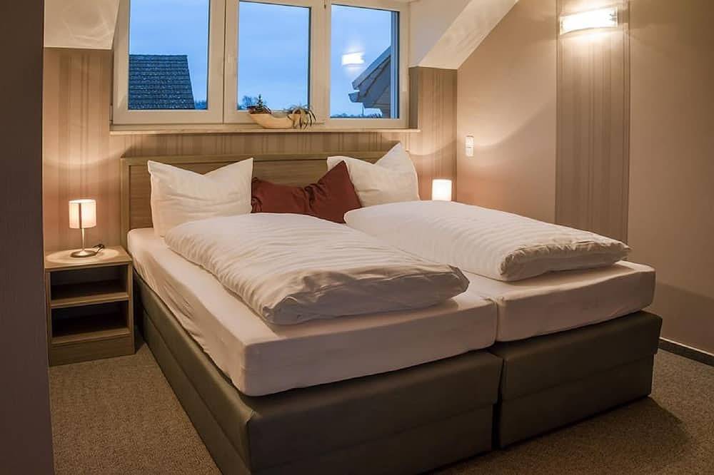 Ganze Wohnung, Doppel-/Zweibettzimmer mit Bad und Gartenblick in Weisen, Prignitz