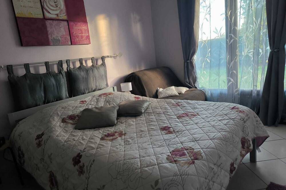 Gîte \"Le Petit Hortensia\" avec terrasse, proche Montreuil sur Mer in Sorrus, Région de Montreuil