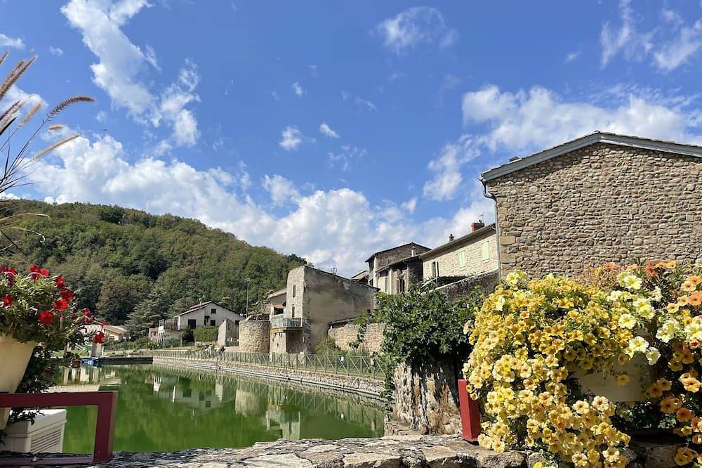 Appartement entier, Gîte des Serves appartement 50m2 Chavanay 6 personnes in Chavanay, Parc Naturel Régional du Pilat