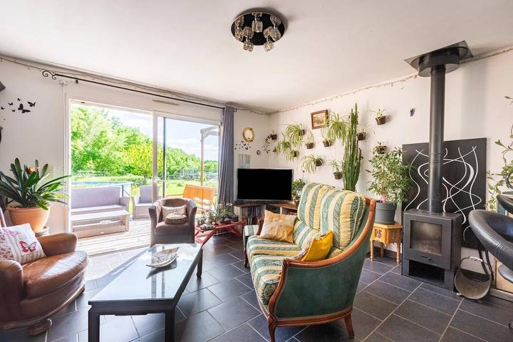 Location de vacances pour 11 personnes, avec Terrasse ainsi que Jardin et Vue à Ferrières (Charente-Maritime) - 4