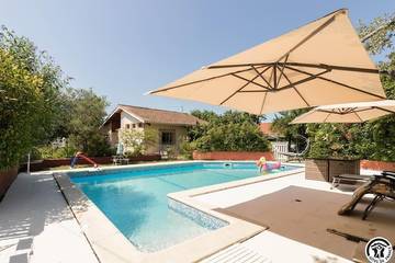 Gîte pour 5 personnes, avec jardin et piscine à Lamasquère