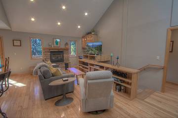 Vacation Home for 10 Guests in Diamond Peak, Lake Tahoe, Picture 2
