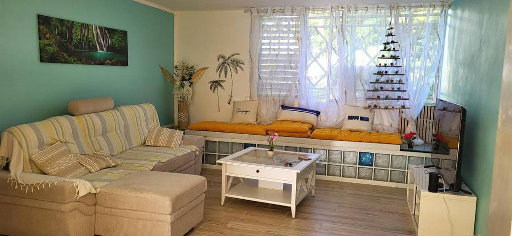 Gîte pour 3 personnes, avec jardin et piscine ainsi que vue et terrasse dans Plage de Saint-Félix - 3