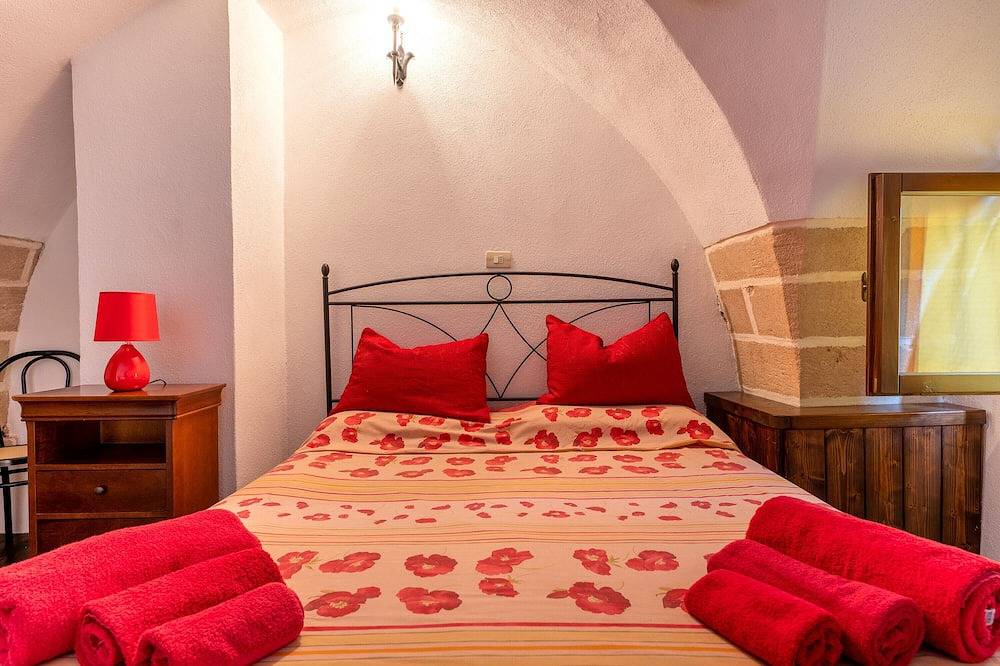 Casa vacanze \"La Corte Dei Templari Marzia\" con terrazza e Wi-Fi; animali domestici ammessi in Maruggio, Golfo di Taranto