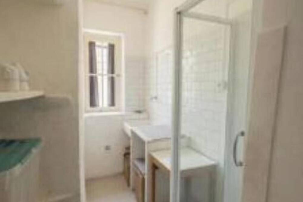 Appartement entier, Studio Cosy au Cœur d’Ollioules, Proche de Toulon & du Circuit Paul Ricard in Ollioules, Côte méditerranéenne (France)