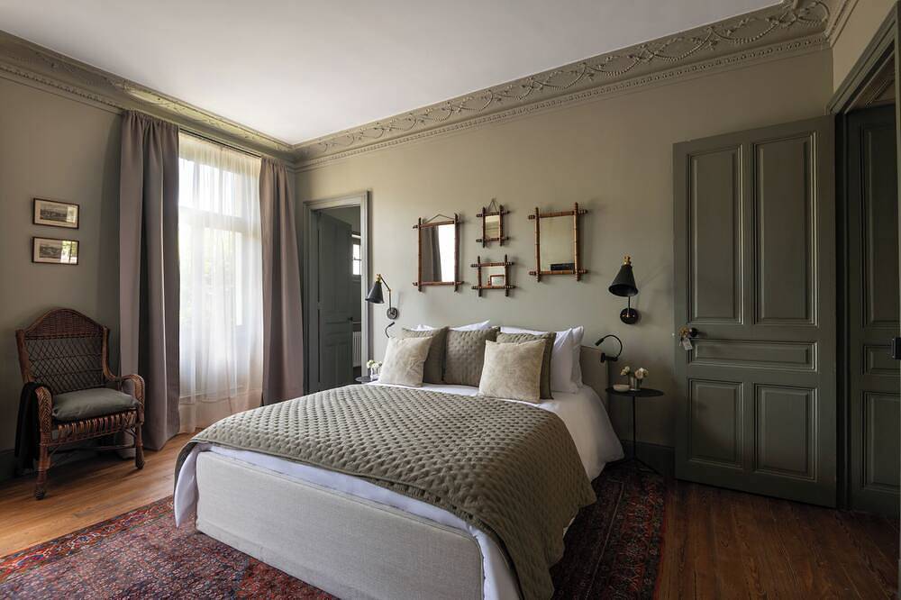 Les Villas du Parc - Ambroise - Parc Thermal de Vittel \n\nbed & Breakfast in Vittel, Neufchâteau (Frankrijk)