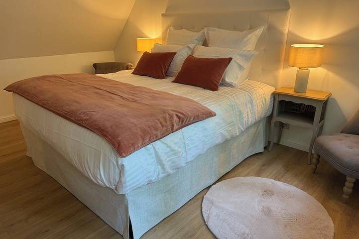 Villa de Luxe Avec Climatisation et Terrasse, Idéal Pour Visiter Paris! in Versailles, Yvelines