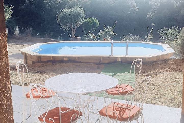 Location de vacances pour 5 personnes, avec terrasse et jardin à Sainte-Lucie-de-Tallano