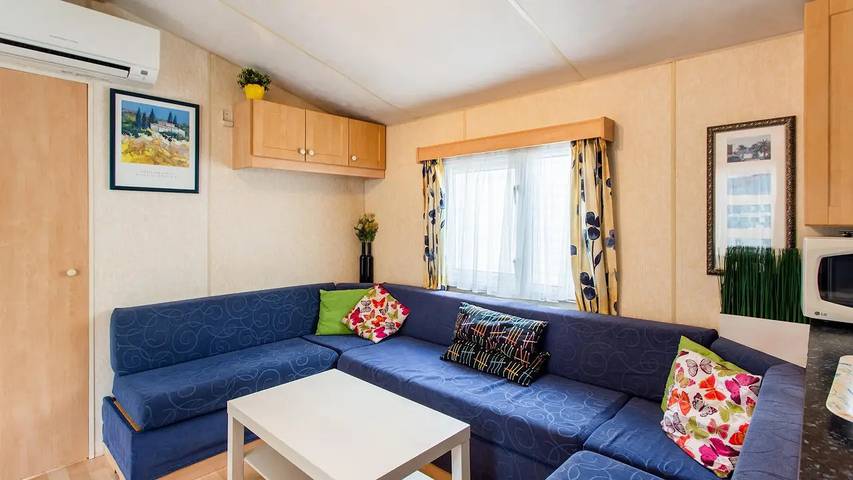 Camping car pour 7 personnes, avec jardin et piscine, animaux acceptés à La Londe-les-Maures - 3