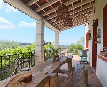Chambre d’hôte pour 8 personnes, avec jardin ainsi que vue et piscine à Martigues