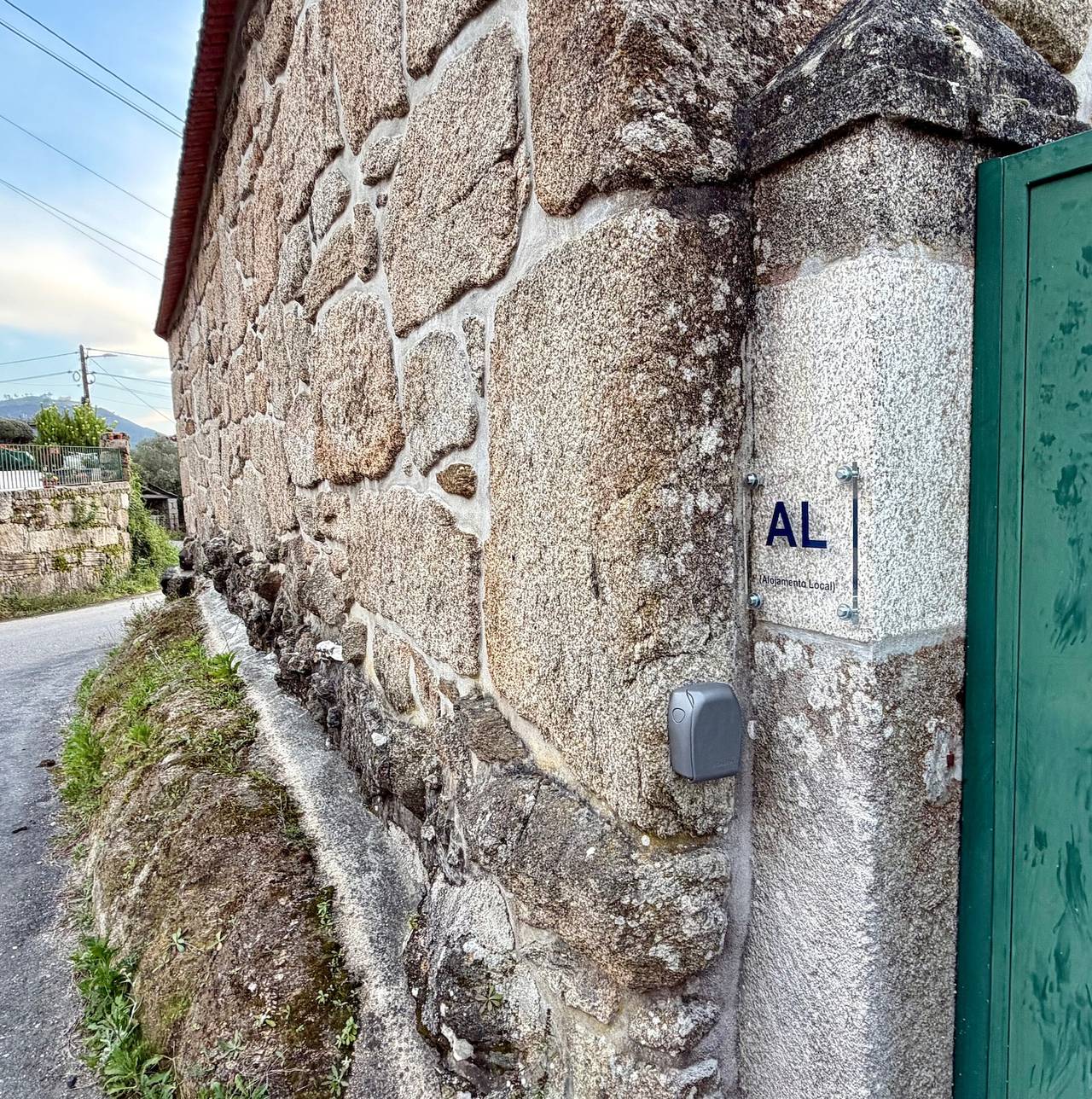 Casa Da Adega tussen de Minho-rivier en de bergen in Messegães, Valadares e Sá